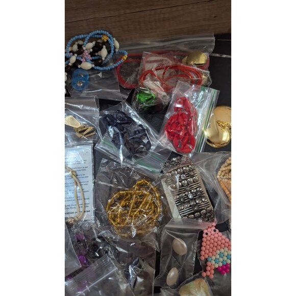 Mixed Lot Of Craft & Wearable DIY Jewelry Supplies Bracelets Earrings Necklaces - Picture 6 of 10